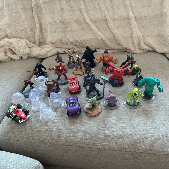 Lot of 27 preowned Disney Infinity Characters - Picture 10 of 14